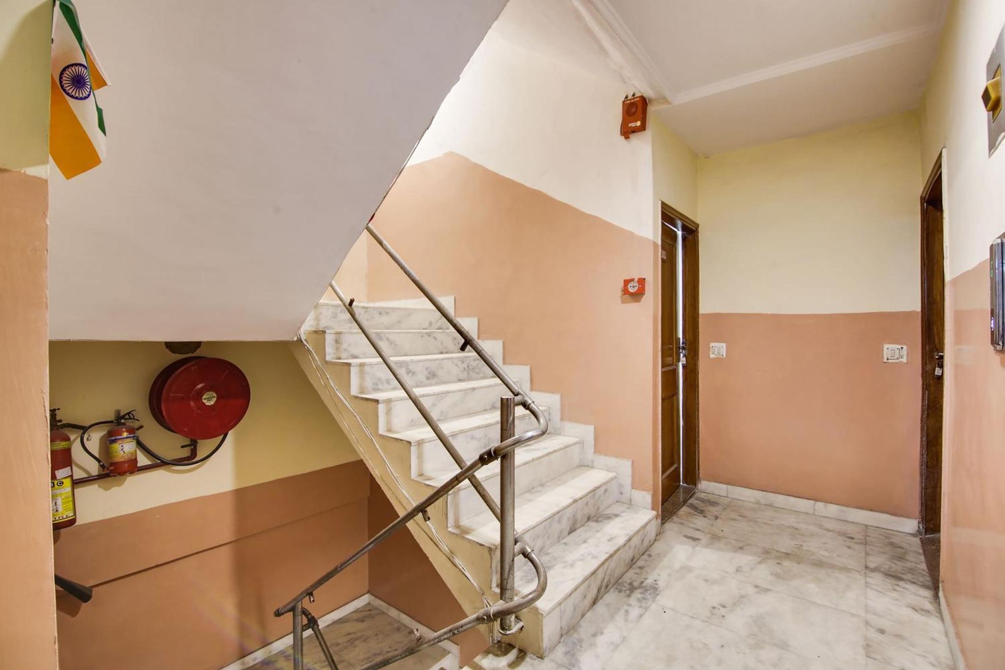 Hotel O Sunshine Palace Delhi  Exterior photo