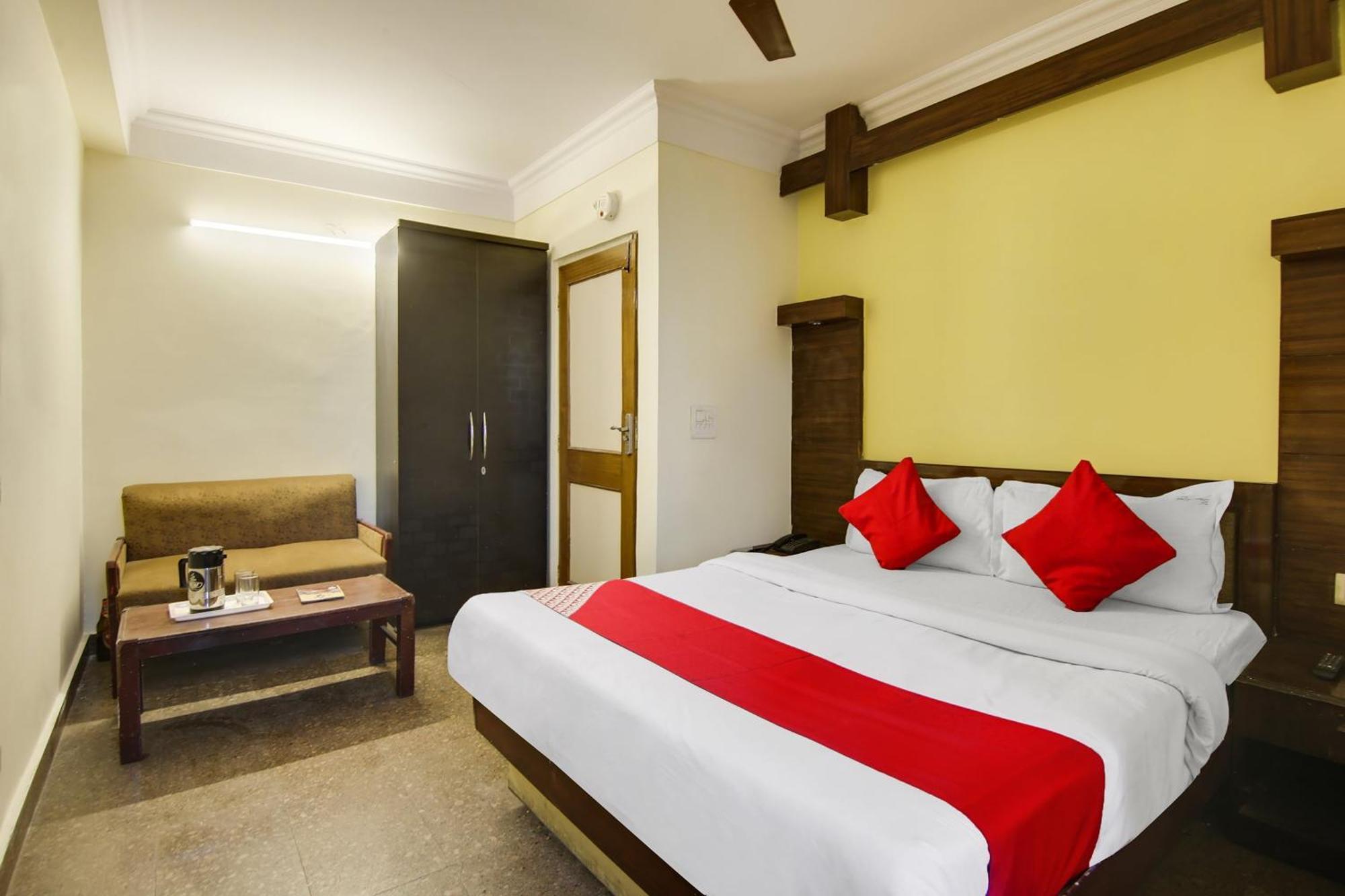 Hotel O Sunshine Palace Delhi  Exterior photo